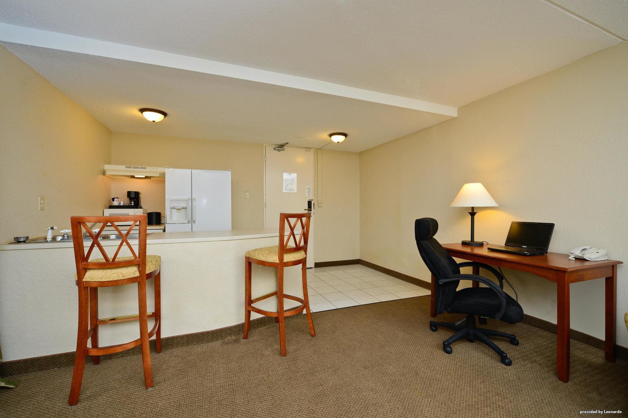 Best Western Plus La Porte Hotel & Conference Center Экстерьер фото